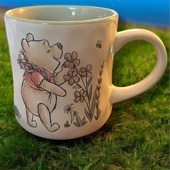Disney Winnie the Pooh & Piglet Floral Ceramic Mug 16oz Adorable Fun Design New - Picture 1 of 8
